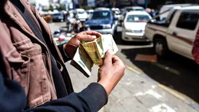 اليمن.. الحكومة تبحث مع البنك المركزي ضبط سعر العملة